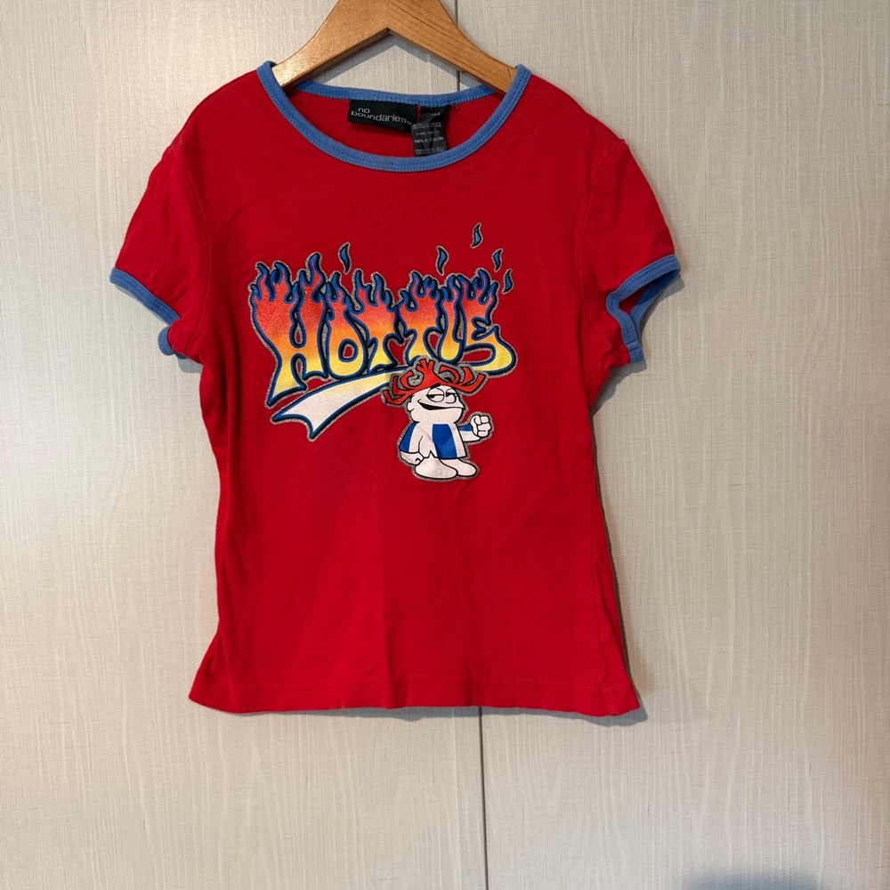 VTG Y2K No Boundaries Red Hottie T-Shirt with Graphic Design